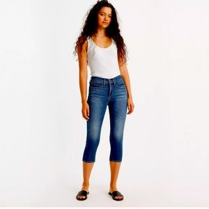 Levi’s 311 Shaping Skinny Capri Dark Wash